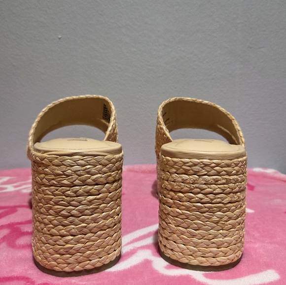 Wild Pair Women's Nifty Natural Raffia Heeled Slip-On, Size 9M - Picture 8 of 9